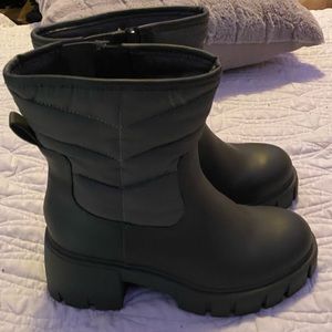 Heeled combat winter boots